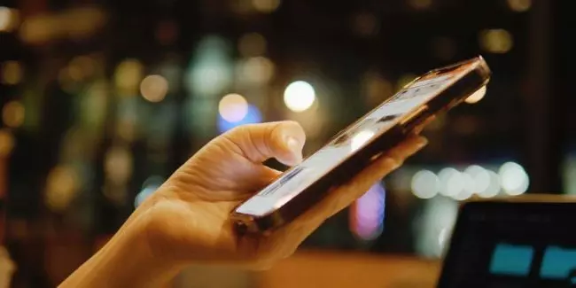 How social media algorithms keep kids scrolling