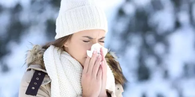 FeaturedImage-Woman-Blowing-Nose-Winter.jpg