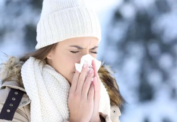 FeaturedImage-Woman-Blowing-Nose-Winter.jpg