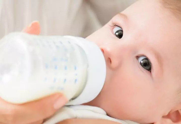 Why Your Baby Is So Distracted During Feeding | Northwest Family Clinics
