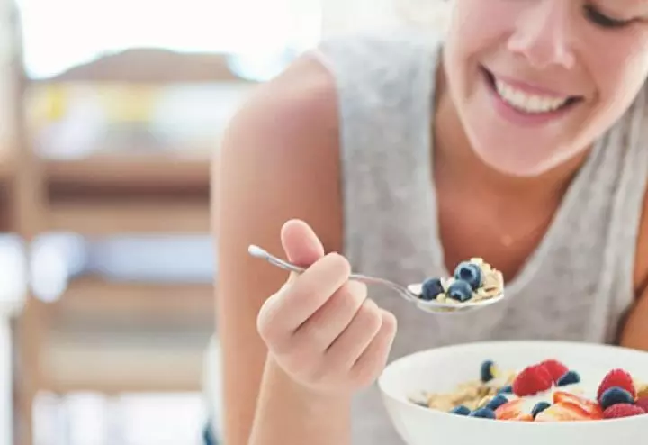 Woman eating a small protein-focused snack while on a GLP-1 medication