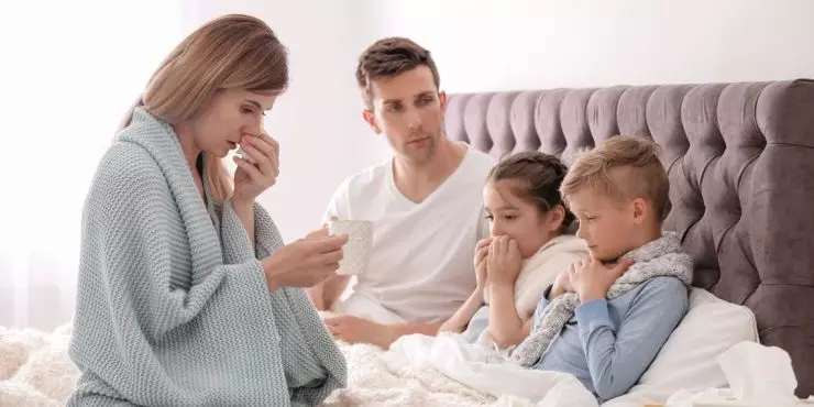 FeaturedImage-Family-Sick-In-Bed-With-RSV.jpg