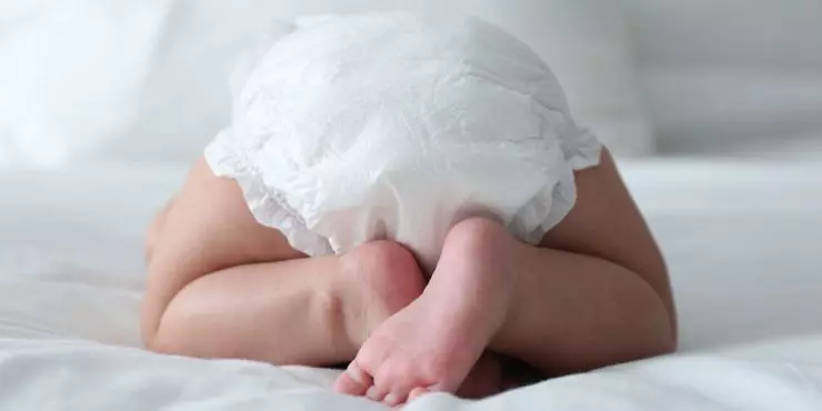 Image3-baby-bottom-diapered-legs-curled-digestion.jpg