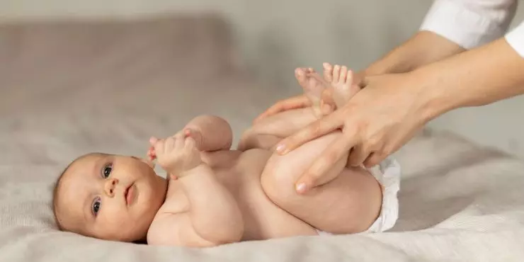 FeaturedImage-parent-massaging-baby-tummy-gas-relief.jpg