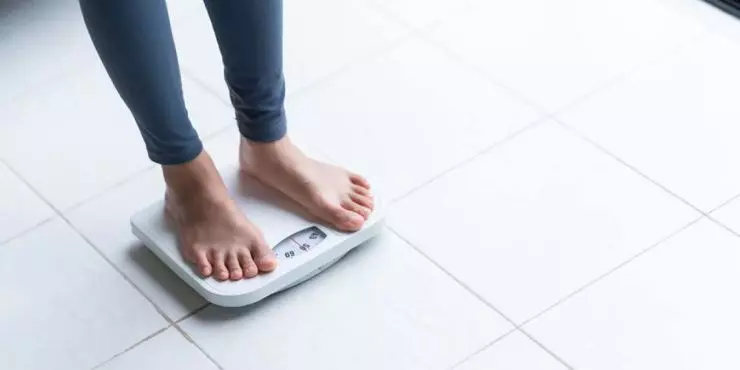 Person-on-scale-illustrating-the-link-between-blood-sugar-instability-and-weight-management-challenges.jpg