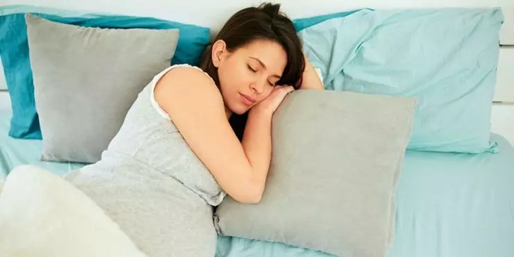 Using Pillows for Third Trimester Sleep Relief