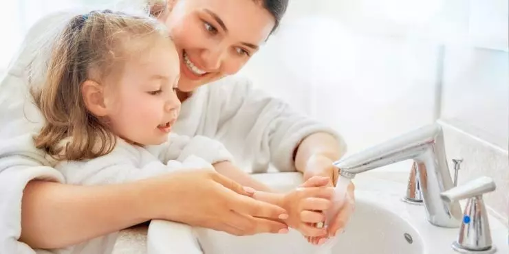 Home care and hygiene tips for treating pink eye