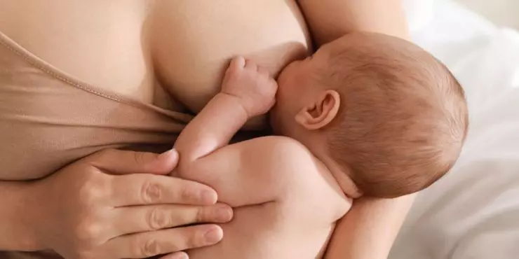 Tips to Help a Distracted Baby Focus During Feeds