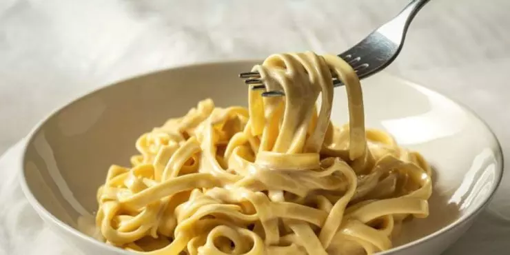 High-carbohydrate-pasta-meal-that-can-cause-blood-sugar-spikes-and-afternoon-energy-crashes.jpg