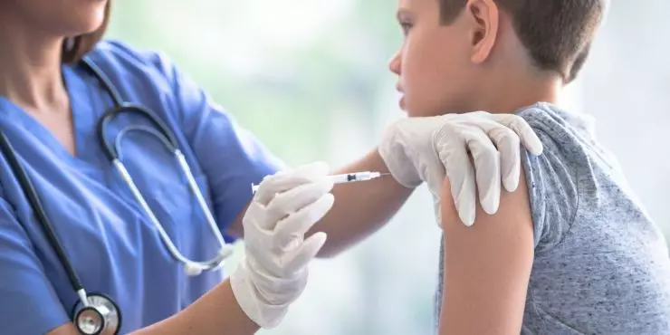 Vaccinating the whole family to protect a newborn
