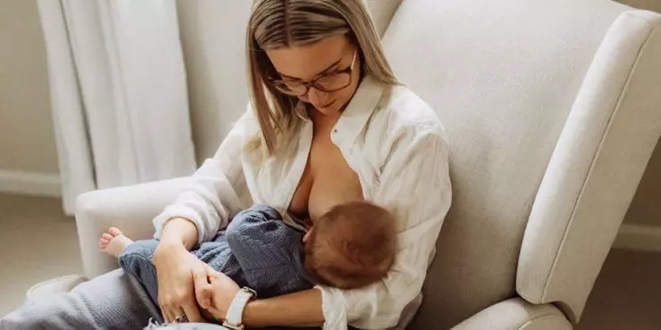 Mom-breastfeeding-newborn-at-home-showing-importance-of-hydration-for-milk-supply.jpg