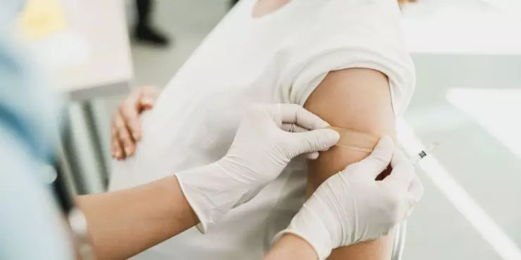 Image2-Pregnant-woman-post-vaccine.jpg