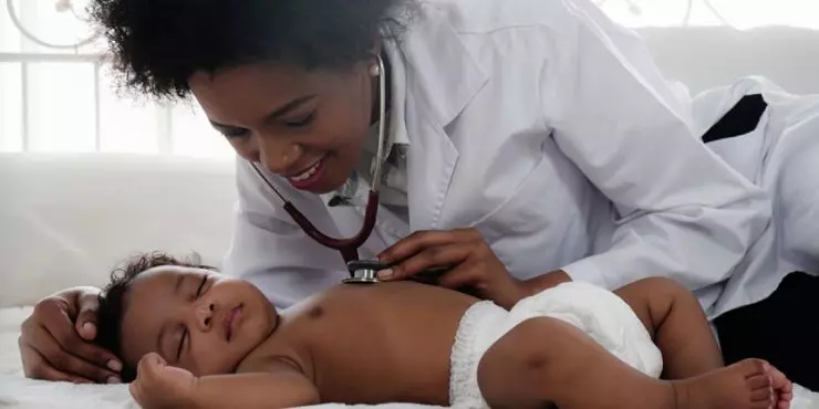 When to Call the Doctor About Feeding Distraction