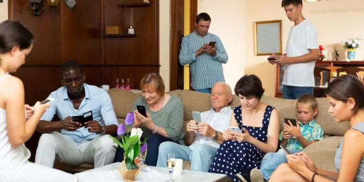 When the whole family is on their phones instead of each other