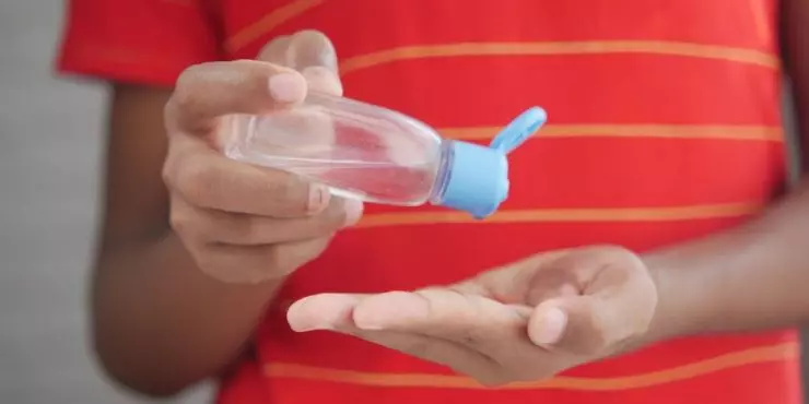 Using hand sanitizer as a backup to handwashing at school