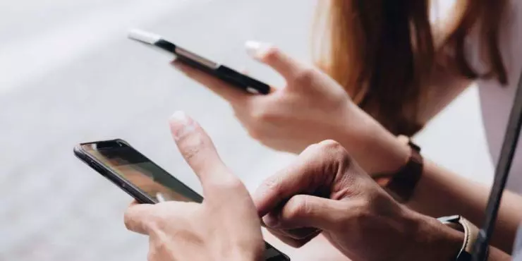 Social media use among peers and friend groups