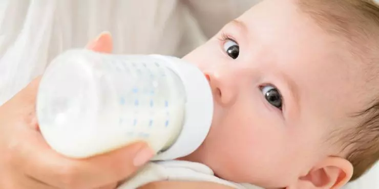 Why Your Baby Is So Distracted During Feeding | Northwest Family Clinics