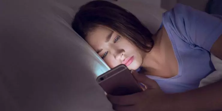 The consequences of unmonitored social media use at night