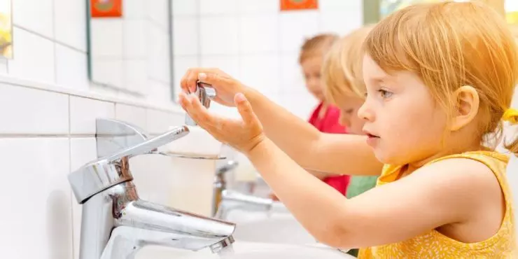 Teaching kids proper handwashing technique for back to school