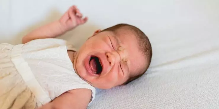 Recognizing early signs of illness in a newborn