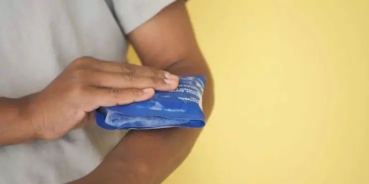 Cool compress on child bug bite