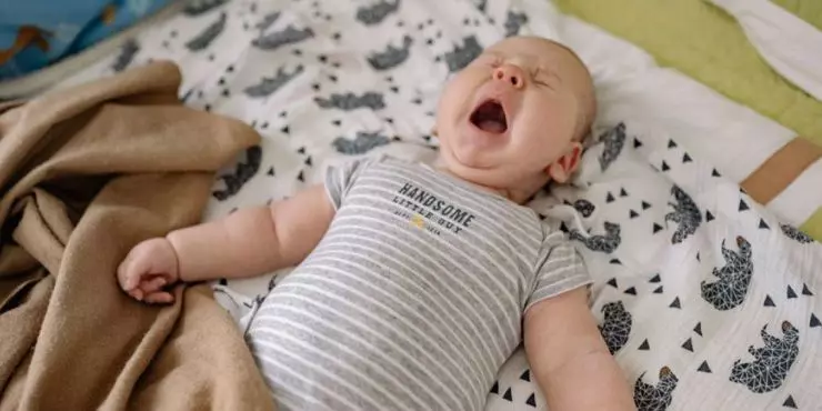 Overtired-newborn-baby-crying-from-sleep-regression-and-exhaustion.jpg