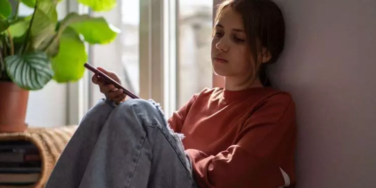 How social media triggers dopamine and reward-seeking behavior in teens