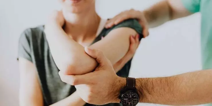 Joint mobility treatment and physical therapy