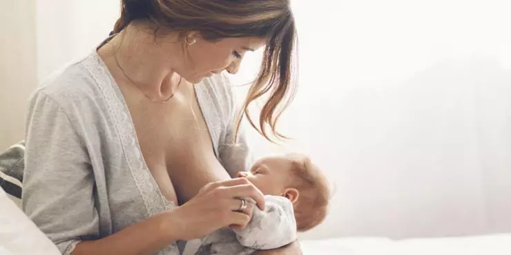 Breastfeeding Through the Distraction Phase