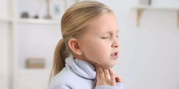 Child experiencing sore throat pain