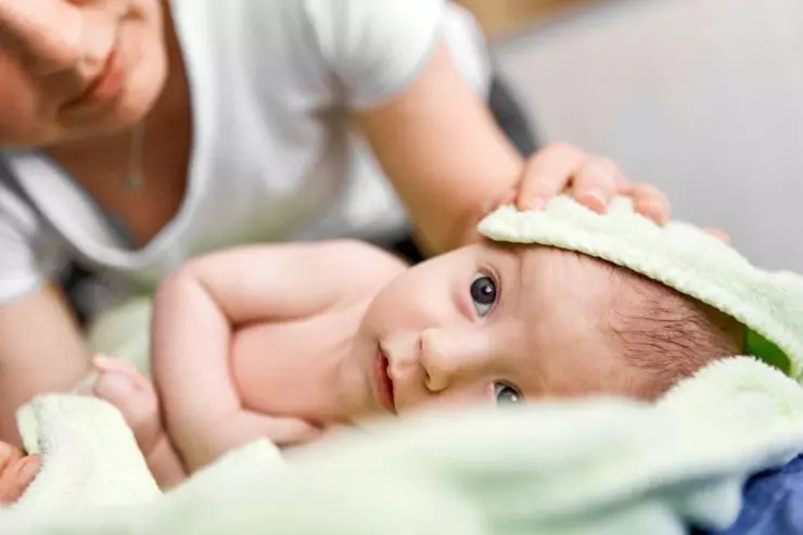 Everything You Need to Know About Bathing Your Newborn - Drying